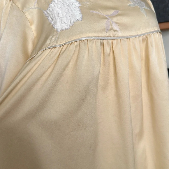 NATORI Classics Vintage Embroidered Nightgown Butter Yellow Square Neck - Picture 8 of 15